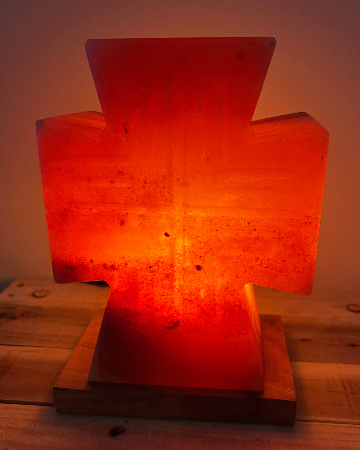 Himalaya Zoutlamp kruisvormige zoutsteenlamp met warme gloed en houten voet