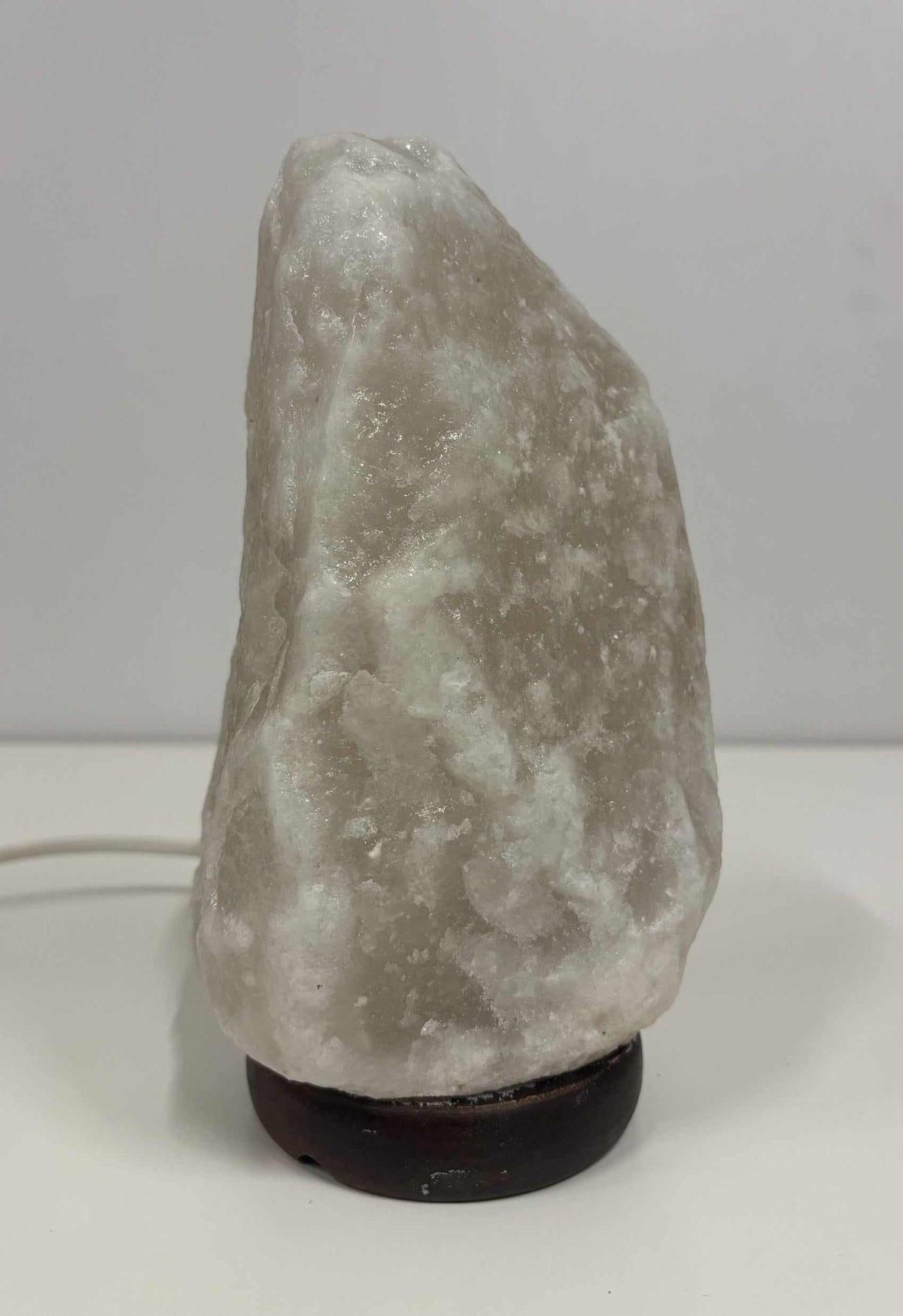 Himalaya zoutlamp grijs 2-3 kg op houten voet, handgemaakt uit grijs Himalayazout