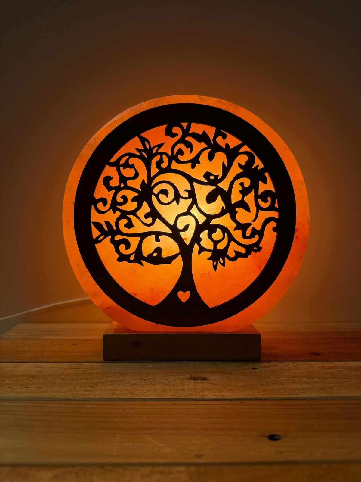 Handgemaakte Himalaya zoutlamp in levensboom 3D vorm met warm, rustgevend licht