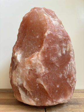 Himalaya zoutlamp rood 25-30 kg met houten voet, kabel en reservelampje voor warme sfeerverlichting