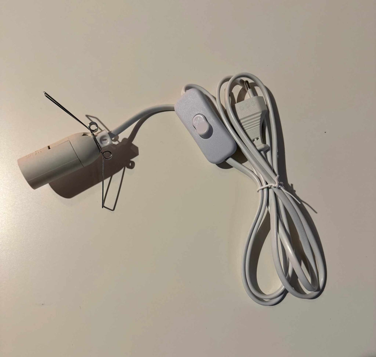 Weißes Netzkabel mit Ein-/Aus-Schalter für Himalaya Salzkristalllampen – E14 Fassung