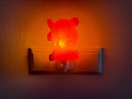 Schattig dolfijn zoutlamp-nachtlampje met warm licht en pinfix stekker, ideaal voor rust en een zuivere slaapkamer