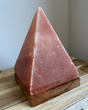 Piramide Himalaya zoutlamp, natuurlijke roze tint, 3.0 kg