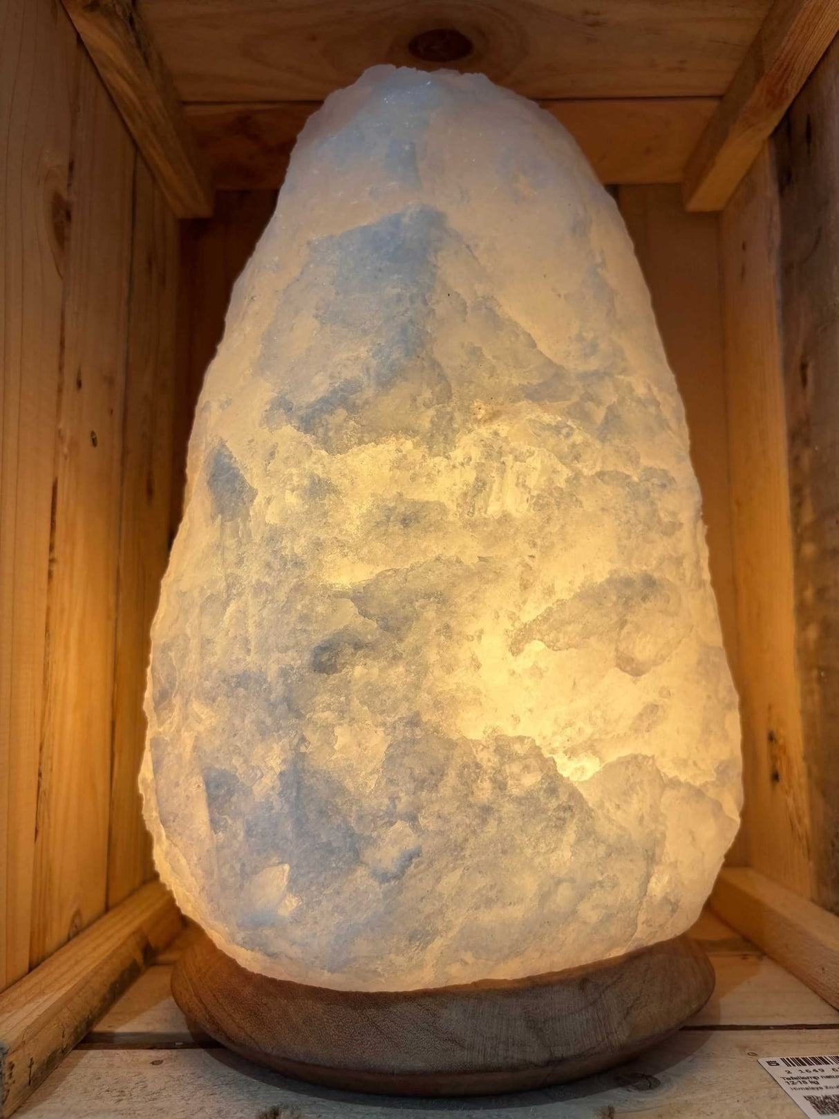 witte Himalaya zoutlamp 12-15 kg met houten voet, kabel en lampje voor sfeervolle verlichting