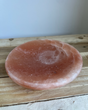 Handgemaakt rond Himalaya zoutsteen serveerschaaltje van 15 cm, ideaal voor stijlvolle presentatie en subtiele zouttoevoeging