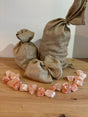 Mooie decoratieve wit-roze zoutsteen brokken 2-5cm groot. Verkrijgbaar in een hersluitbare jute zak 1kg, 5kg of 10kg. 