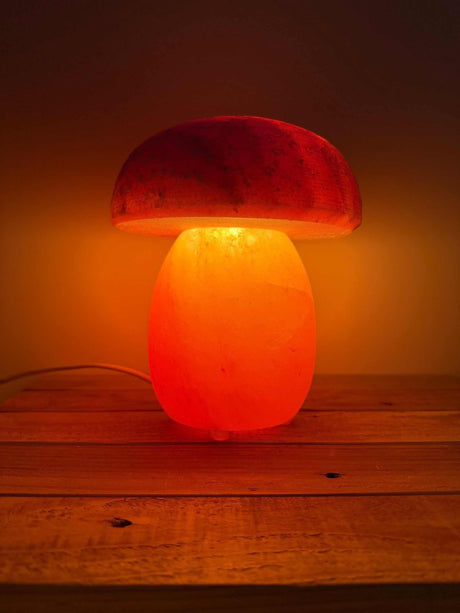 Himalaya Zoutlamp paddenstoelvorm met warme roze en rode gloed, inclusief kabel en reservelampje