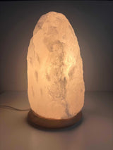 Witte Himalaya zoutlamp 10-12kg met houten voet, snoer en warm licht